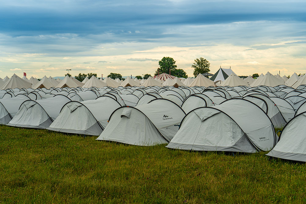 Tent hotel