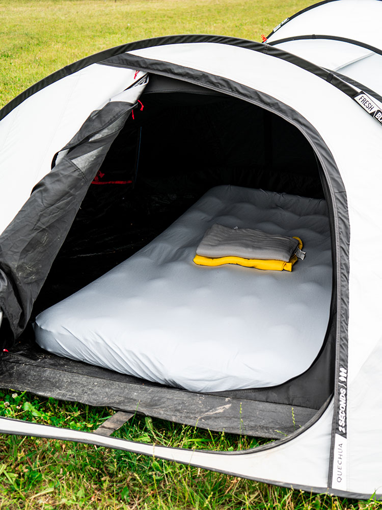 Tent hotel
